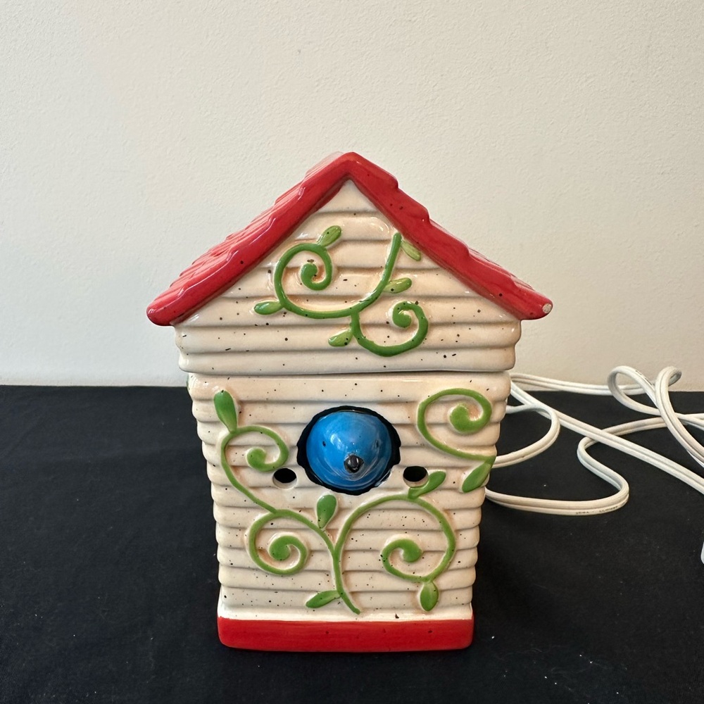 Scentsy Birdhouse wax warmer